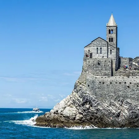 לינה וארוחת בוקר Gingerbread 3*